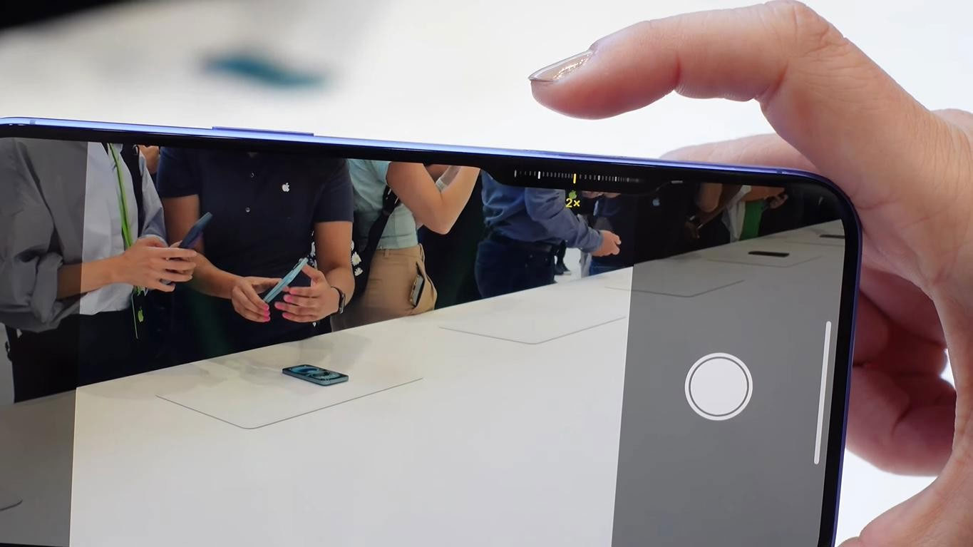 What does the new Camera Control button on iPhone 16 do? Picture 3