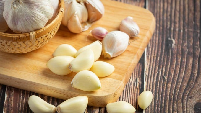 What happens when you eat two cloves of raw garlic every day? Picture 1