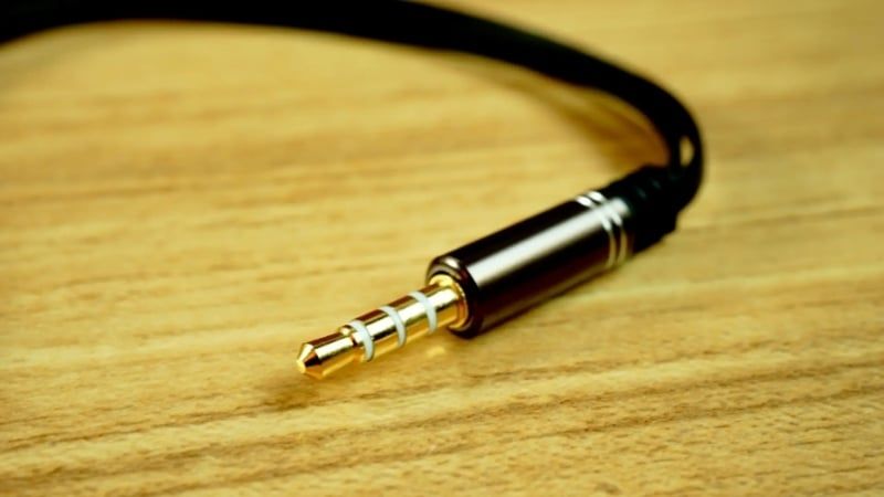 Picture 1 of What is a 3.5mm headphone jack? How to distinguish between different audio connection standards.