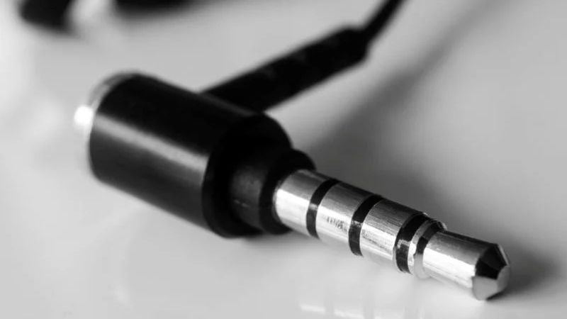 Picture 4 of What is a 3.5mm headphone jack? How to distinguish between different audio connection standards.