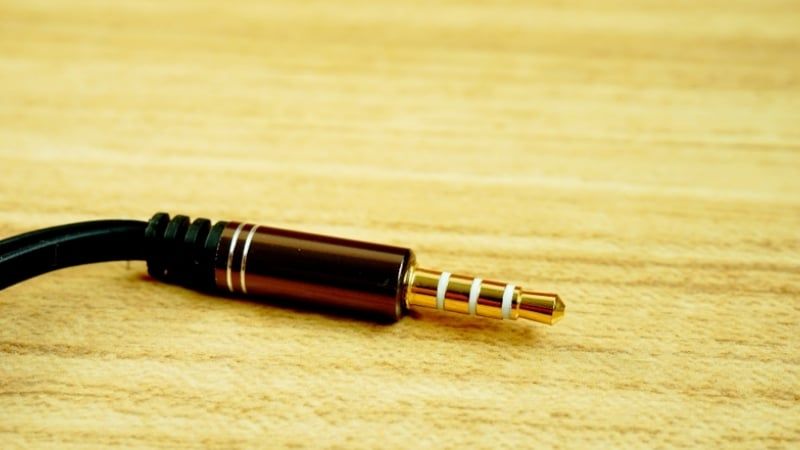 Picture 5 of What is a 3.5mm headphone jack? How to distinguish between different audio connection standards.