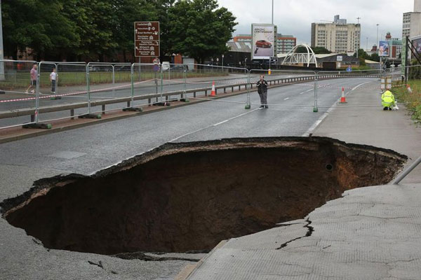 What is a sinkhole? What causes sinkholes? Picture 1