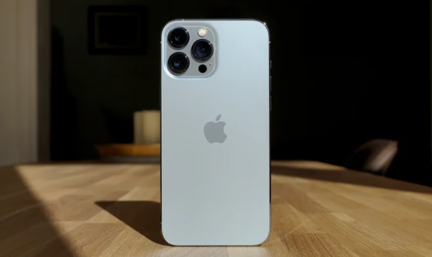 What is the reason that iFan changed from iPhone Pro Max to iPhone 16? Picture 2
