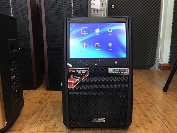 When choosing to buy karaoke speakers with screens, what should you pay attention to? Picture 1