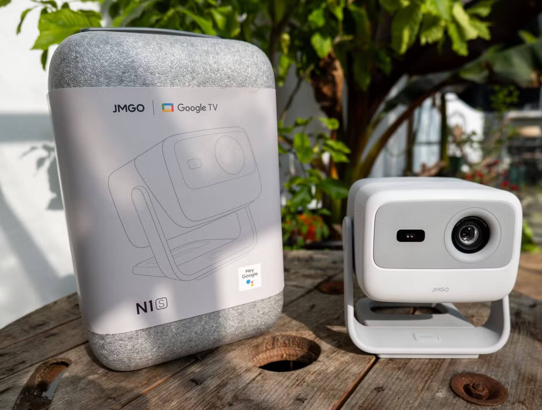 Why are projectors gradually replacing TVs in living rooms? Picture 3