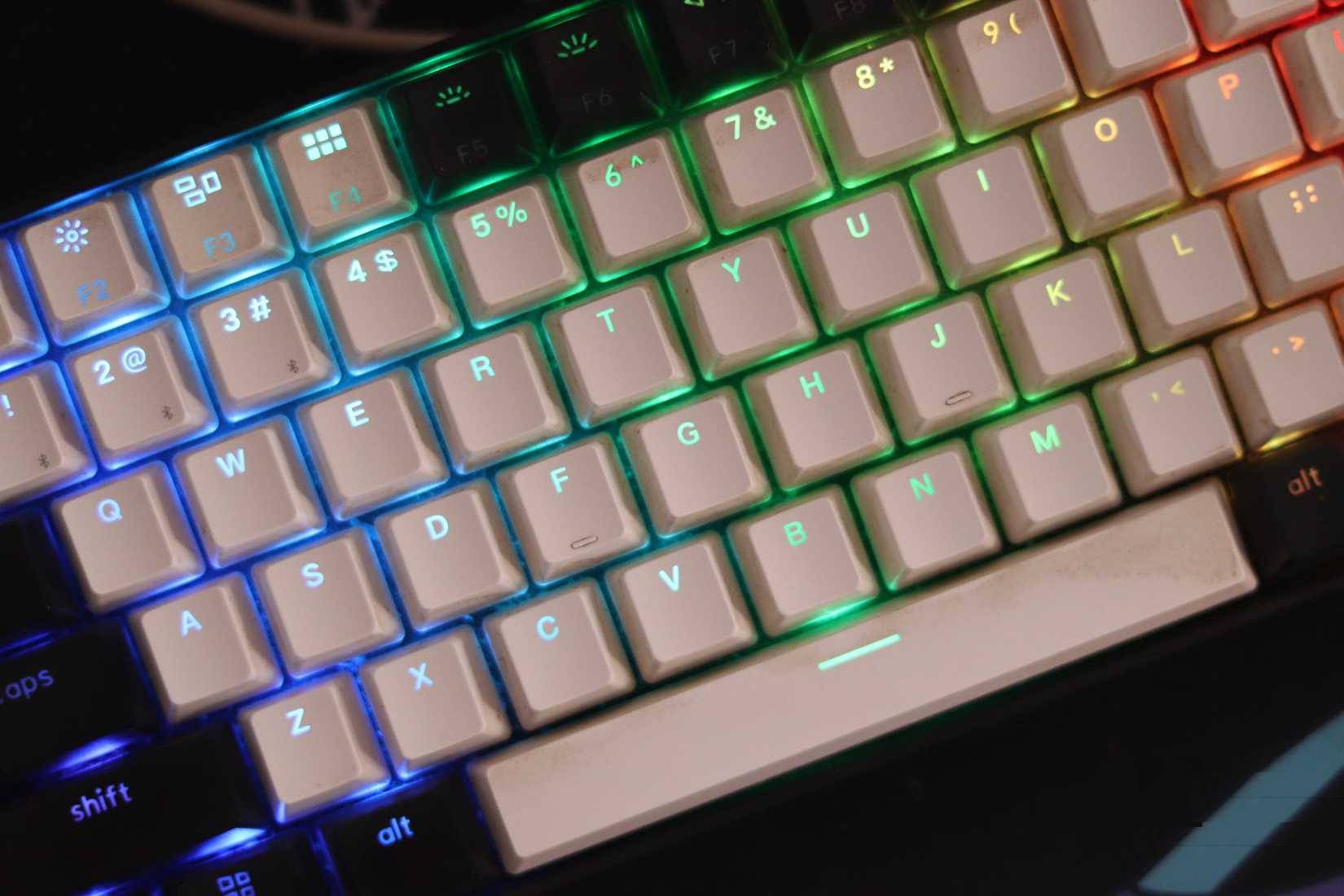 Why aren't the keys on the keyboard aligned? Picture 1