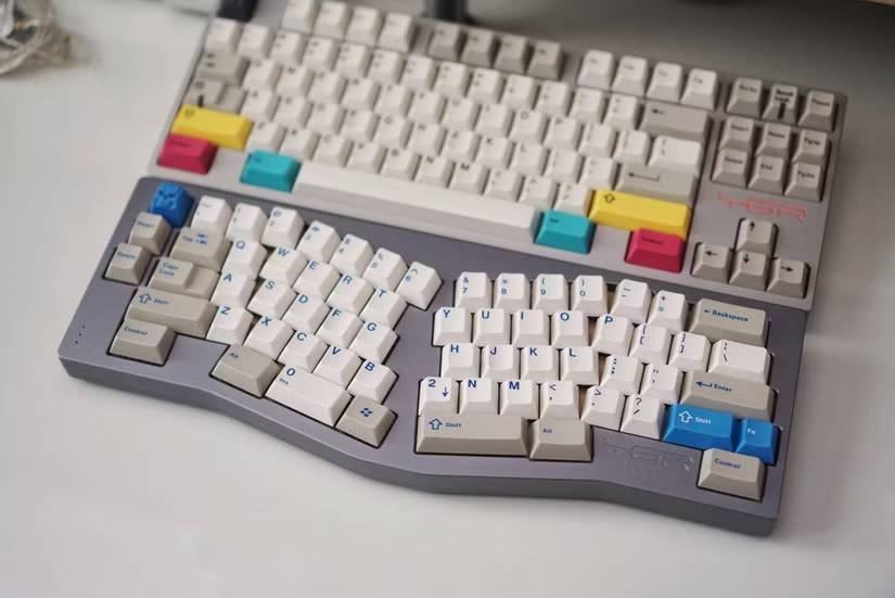 Why aren't the keys on the keyboard aligned? Picture 2