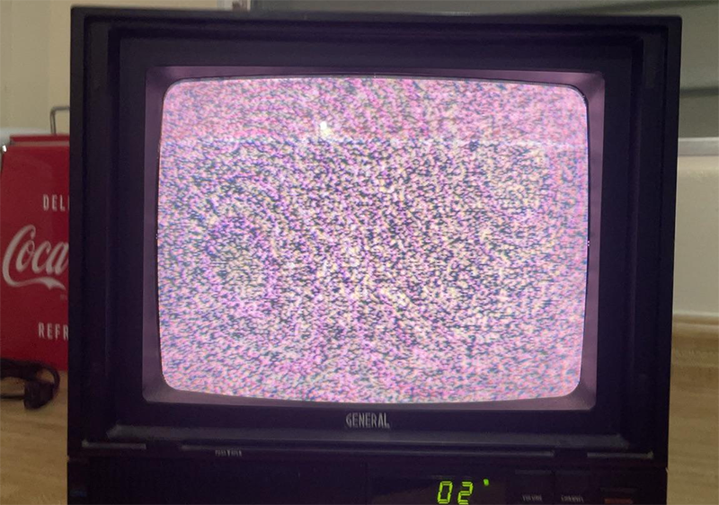 Why is it harder to photograph CRT TV screens than LED screens? Picture 1