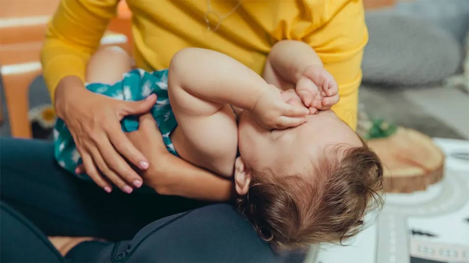 Why do babies rub their eyes? Picture 2