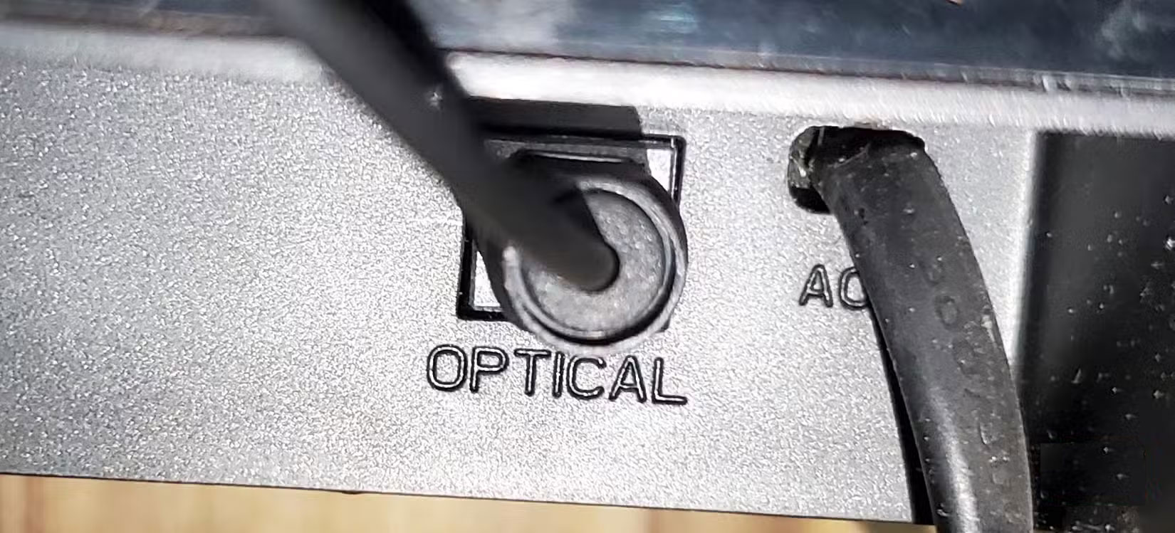 Why do many people still keep optical audio cables in drawers? Picture 1