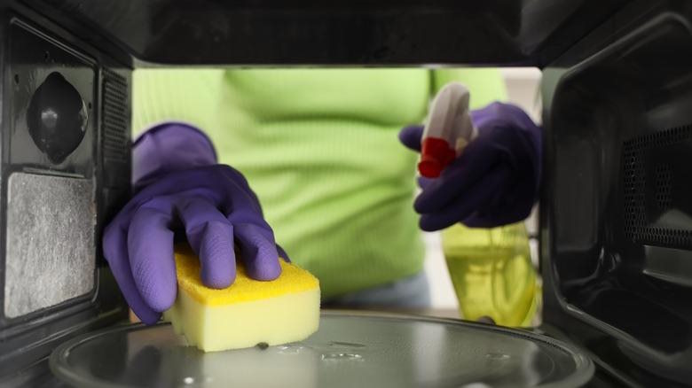 Why does my microwave rust? Is it still safe to use? Picture 2