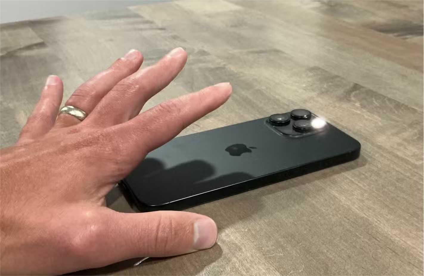 Why does Back Tap keep accidentally activating the flashlight on iPhone? Picture 1