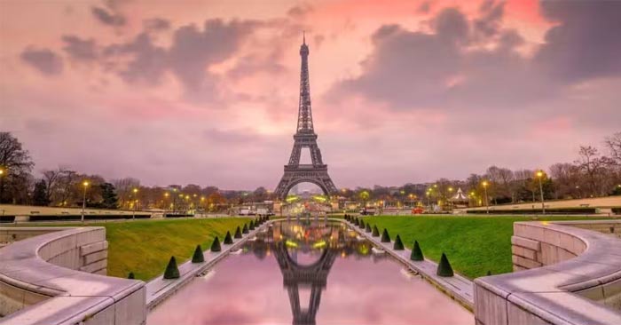 Why is Paris called the city of love? Picture 1