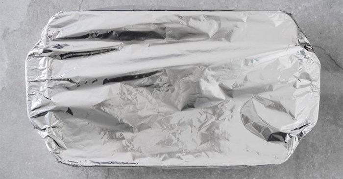 Why shouldn't you use aluminum foil to wrap leftover food? Picture 1