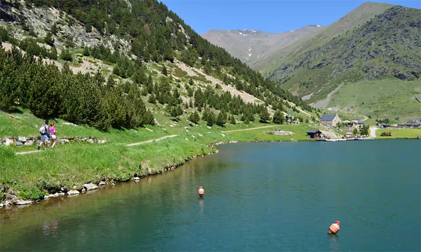 Why is Spain an attractive tourist destination? Picture 2