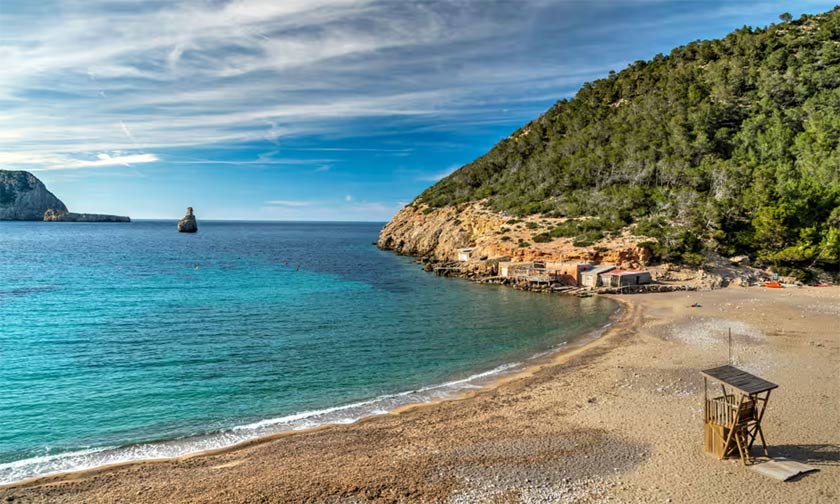 Why is Spain an attractive tourist destination? Picture 3