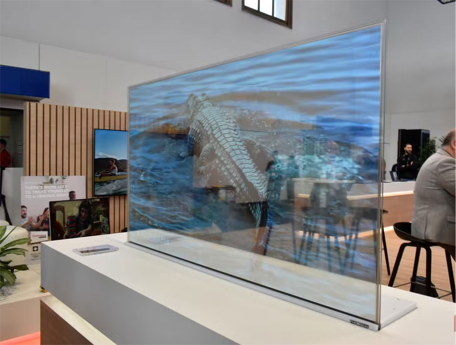 Why spend extra money on an OLED display? Picture 4