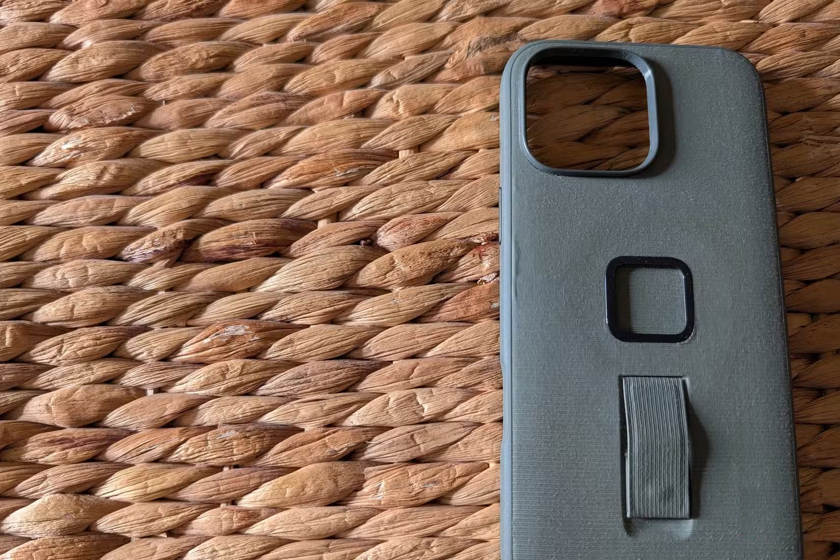 Why does an iPhone need a case? How to choose one? Picture 5