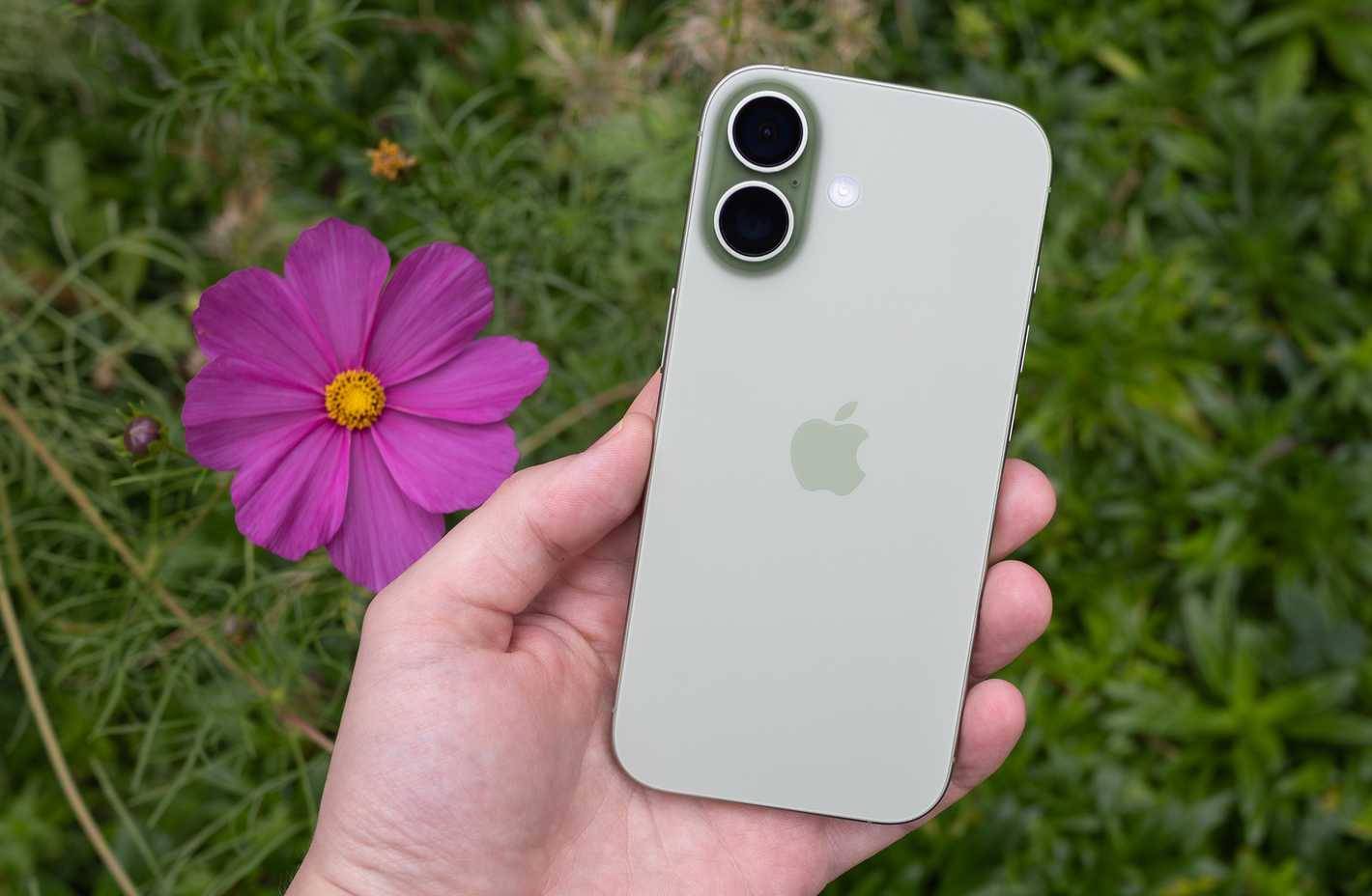 Why should you skip the iPhone 17 to buy the iPhone 16 Pro? Picture 8
