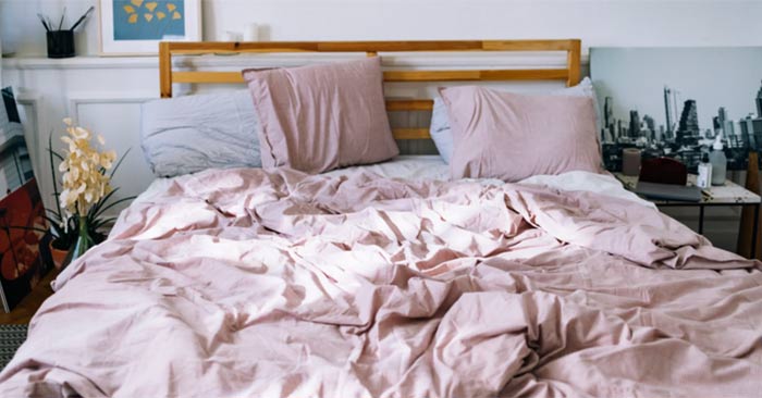 Why shouldn't you make your bed right after waking up? Picture 1