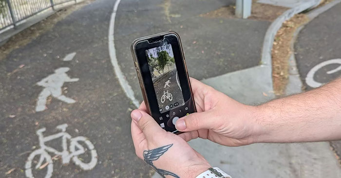 6 Apps for Taking Polaroid - Style Photos