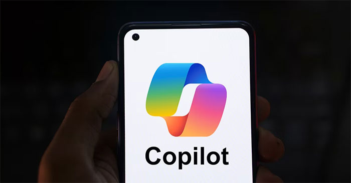 8 Reasons to Use Microsoft Copilot Instead of ChatGPT: Explained