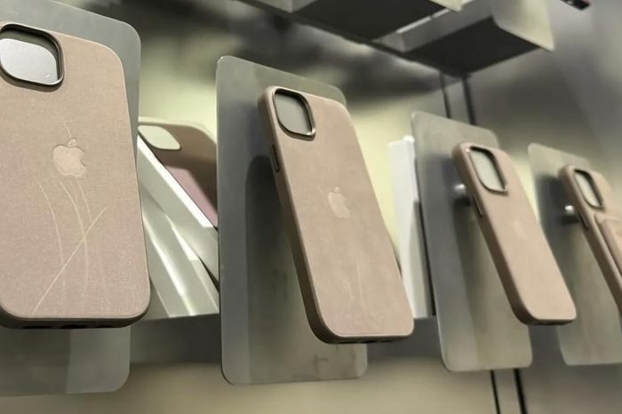 Apple discontinued production of FineWoven accessories