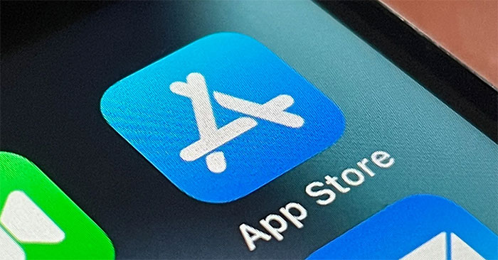 Apple Withdrew WhatsApp and Threads from the App Store in China Explained