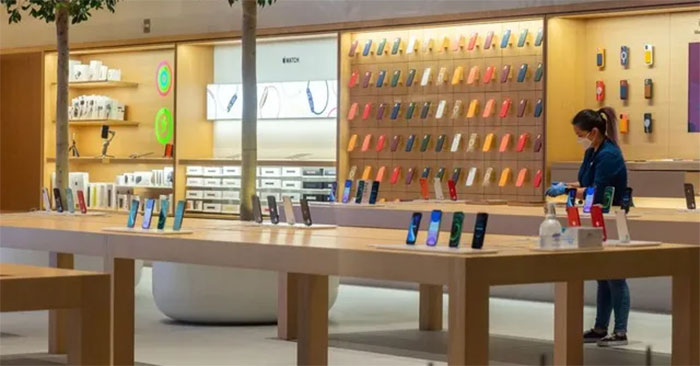Exchanging Fake Iphones for Real Iphones for 10 Consecutive