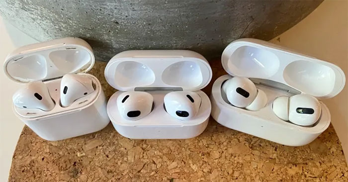 How to Charge AirPods Wirelessly or with a Power Cable: Clear Instructions