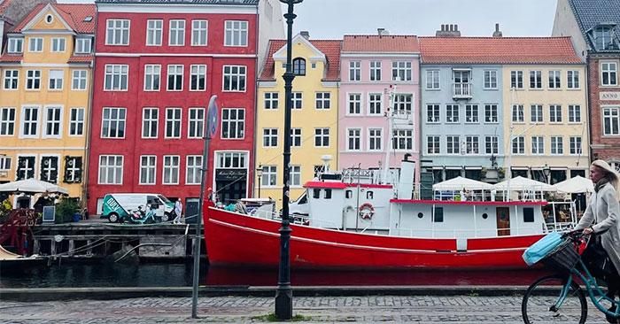 How to Take Unique Photos of Familiar Places with Your Smartphone