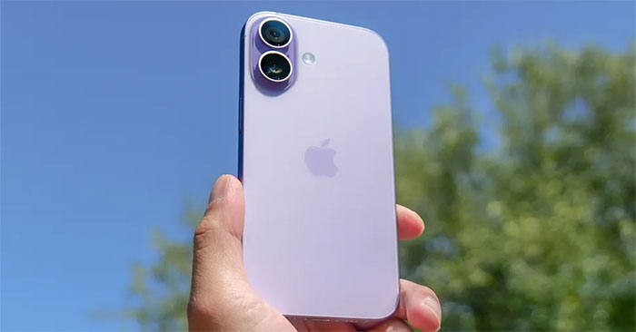 How to Use the Center Stage Feature on iPhone 17