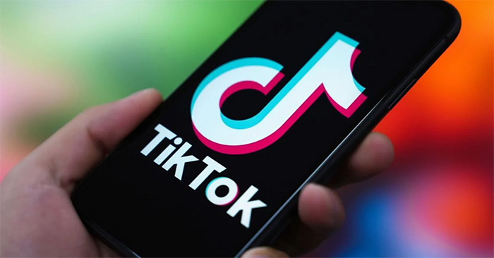 How to Comment with Photos on TikTok
