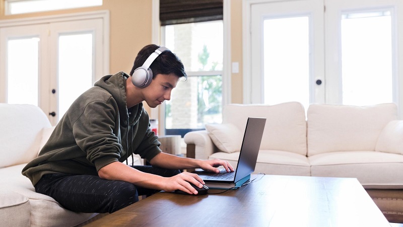 How to Quickly Connect Bluetooth Headphones to a Laptop
