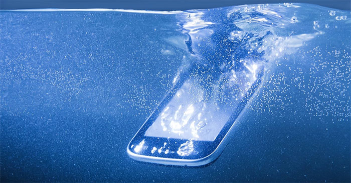 New Technology Can Charge Electronic Devices Underwater and Even