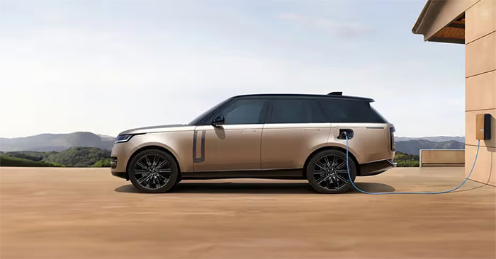 Range Rover Tests Its Upcoming Electric SUV in the Middle East