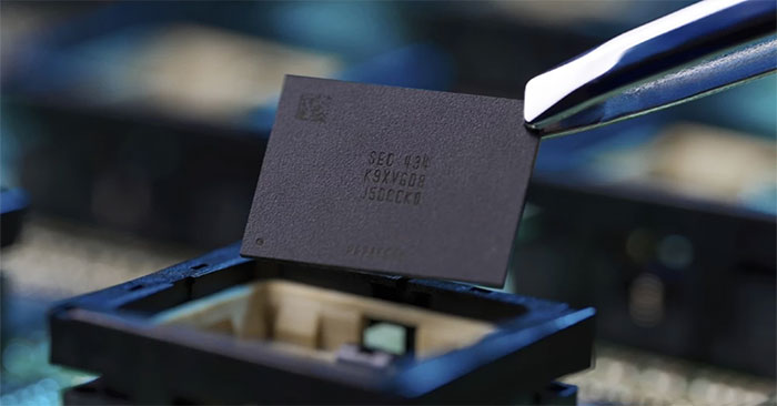 Samsung Electronics Signs Huge Chip Deal with Mystery Client