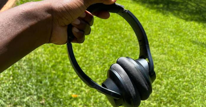 Simple habits that help extend the lifespan of your headphones.