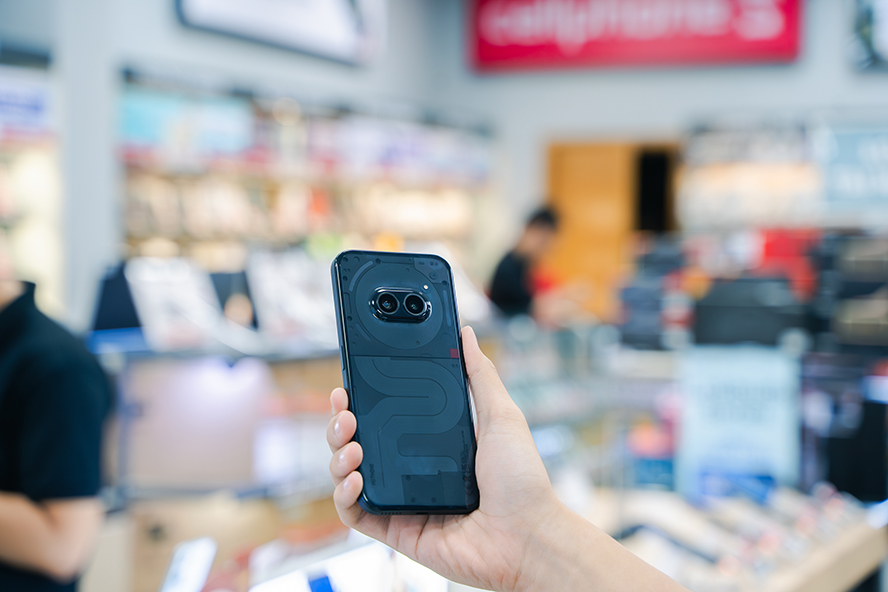 Smooth Pure Android Smartphone, Beautiful Design, Genuine Sale from