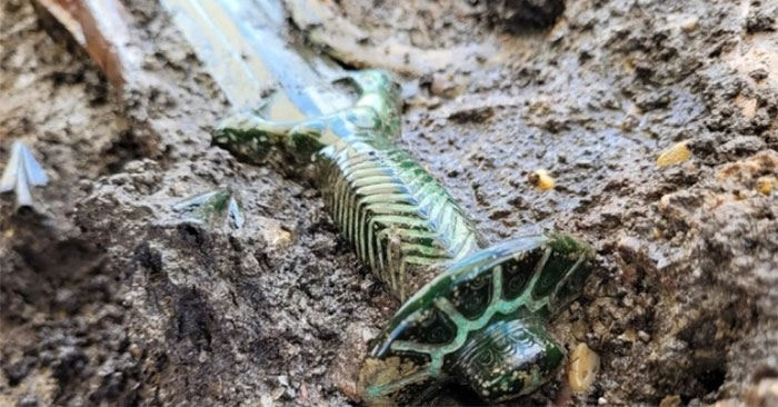 The Octagonal Sword in the Ancient Tomb Is Shiny After 3,000