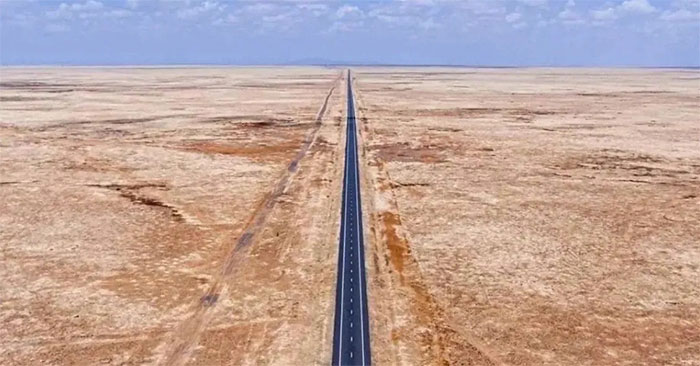 The World's Longest Straight Road of 240km, Without a Single
