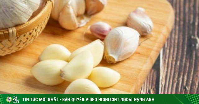 What Happens When You Eat Two Cloves of Raw Garlic Every Day?
