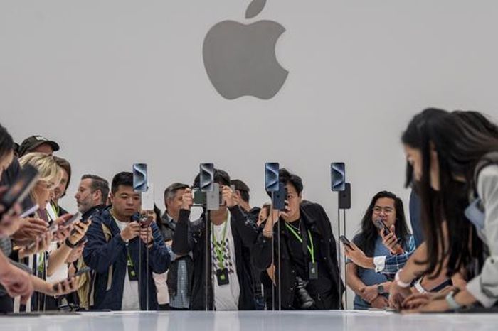 Why is the iPhone no longer as popular as before?