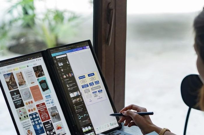 Zenbook DUO allows users to use it in many flexible modes