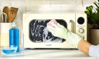 Mistakes Most of Us Make When Cleaning the Microwave
