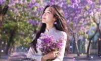 Prompt creates stunning photos with flowers using AI.