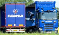 Scania demonstrates self-driving truck technology with 'millimeter precision' thanks to AI.