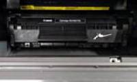 The Canon 2900 printer has difficulty pulling out paper when printing.