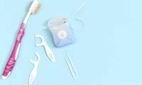 Should you use dental floss before or after brushing your teeth?